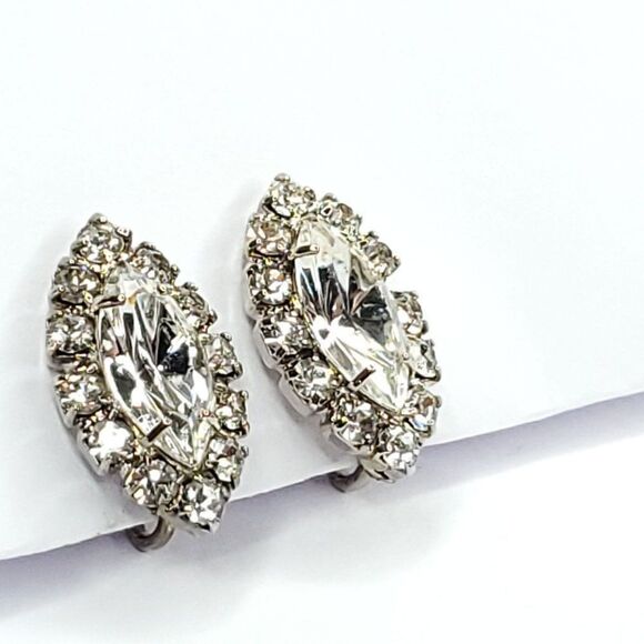 Vintage Round Marquis Clear Crystal Rhinestone Earrings Silvertone Screw Back - Picture 2 of 4